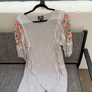 Quarter sleeve flowy dress